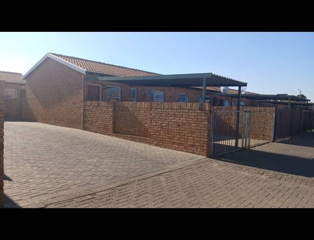 2 BEDROOM SECTIONAL TITLE FOR SALE IN FINSBURY